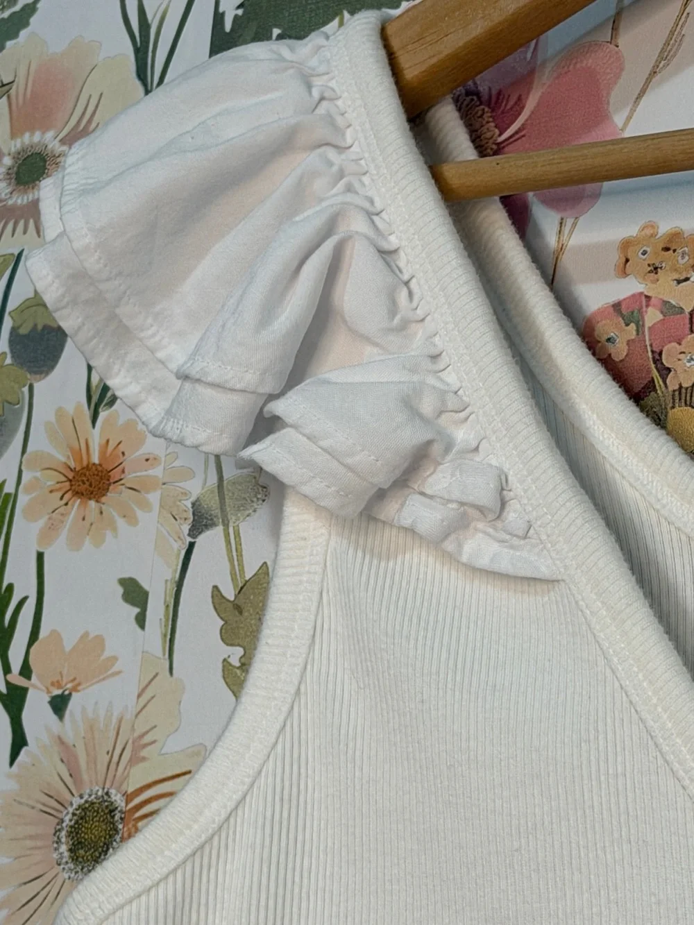 Old Navy White Ruffle-Shoulder Tank Top - Picture 7 of 15